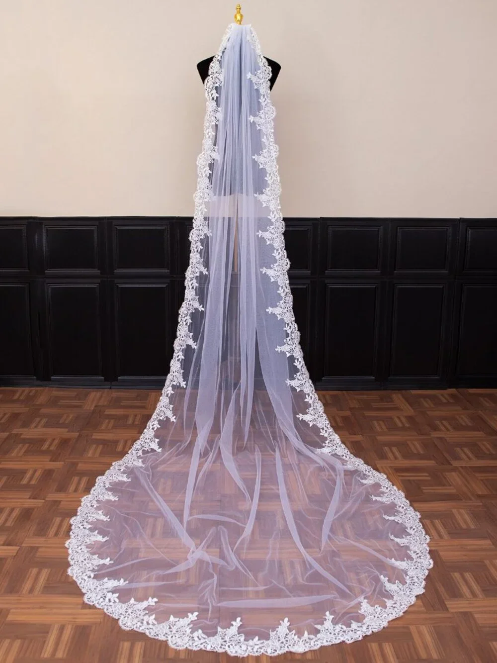 Elegant 3M Cathedral Length Bridal Veil Scalloped Lace Edge /Ivory